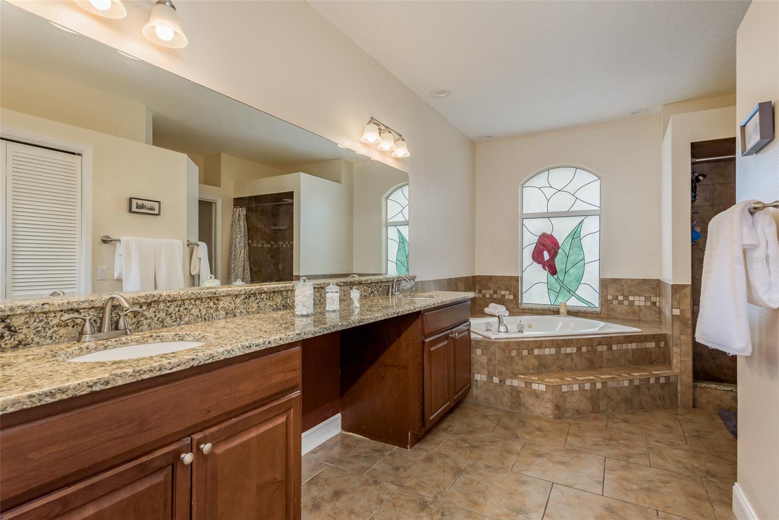 Listing photo id 17 for 5435 Los Palos Drive