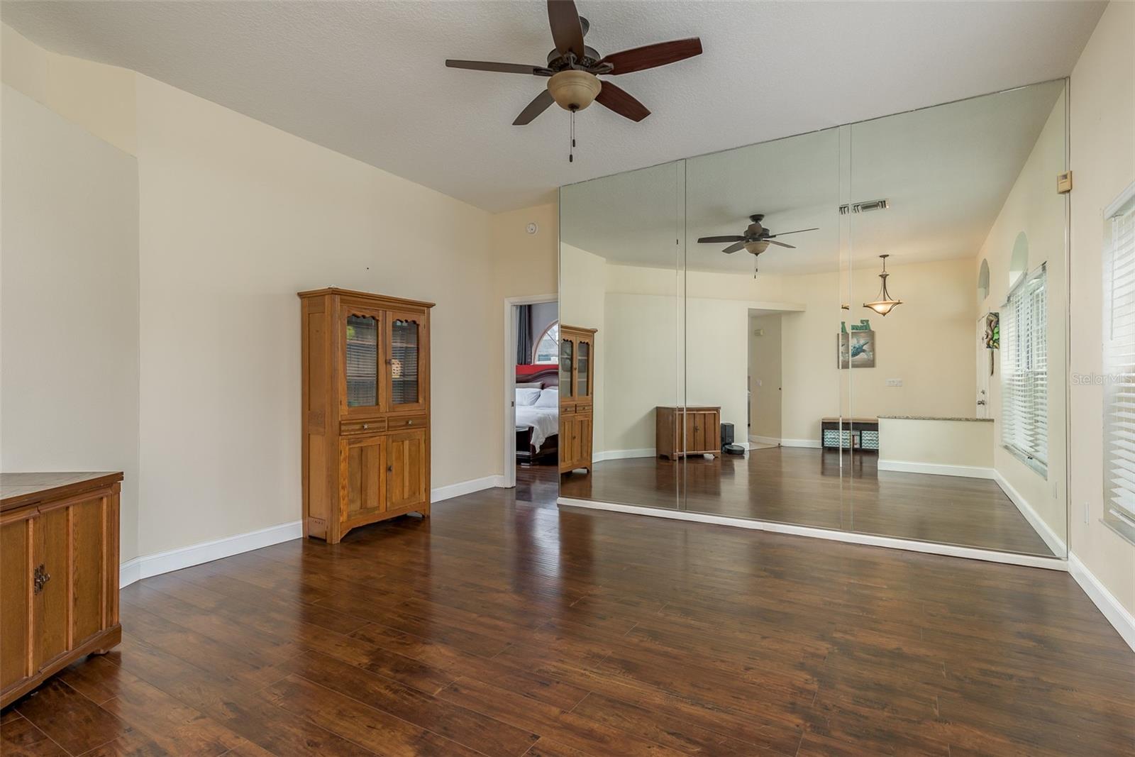 Listing photo id 24 for 5435 Los Palos Drive