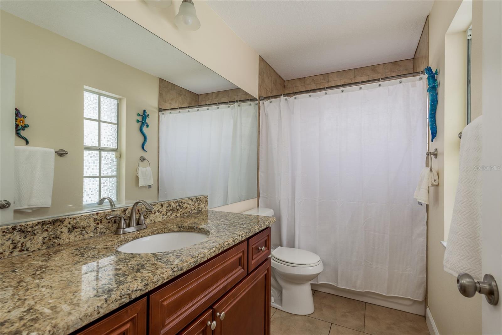 Listing photo id 29 for 5435 Los Palos Drive