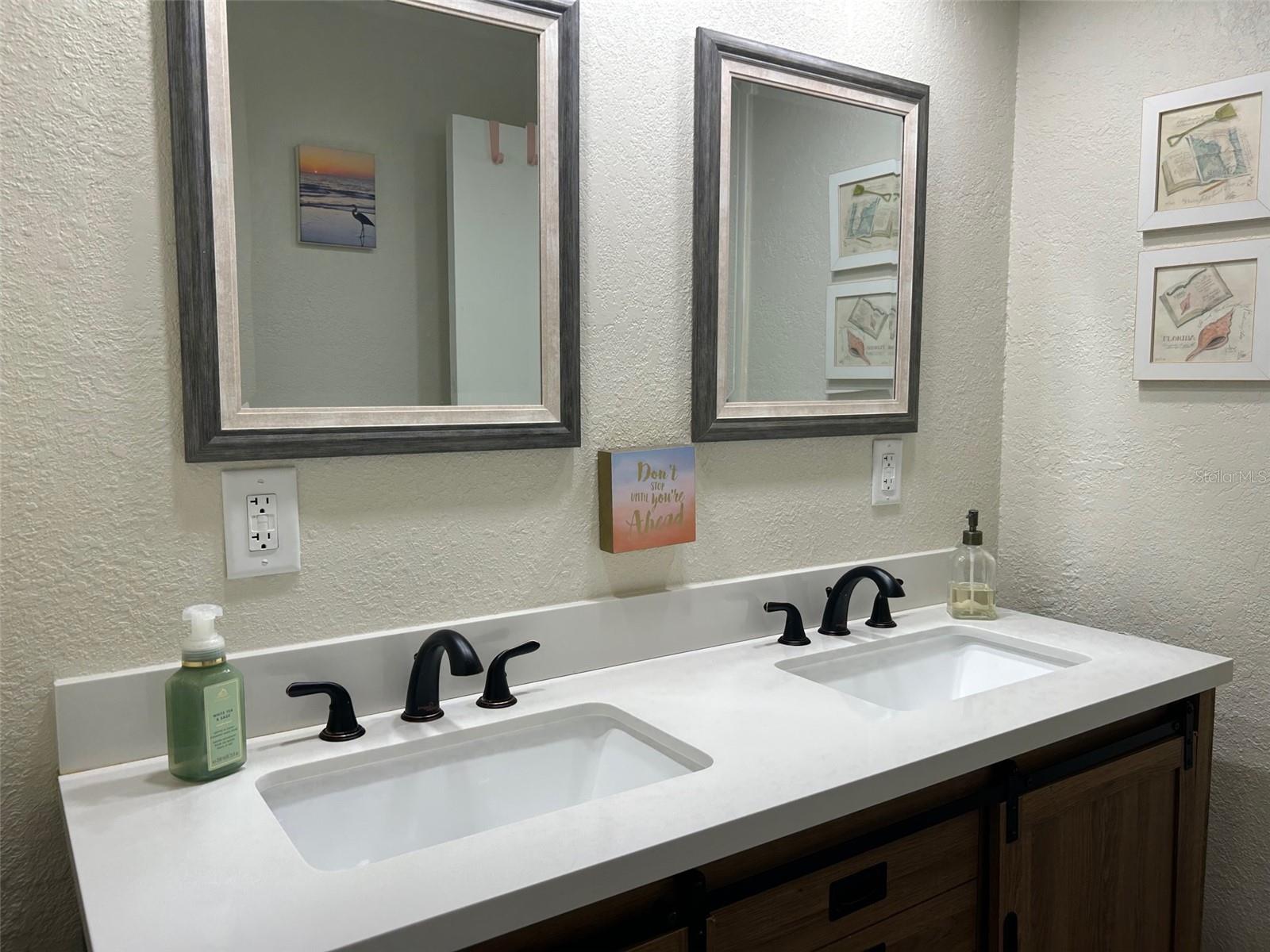 Listing photo id 11 for 2505 Bay Boulevard 1