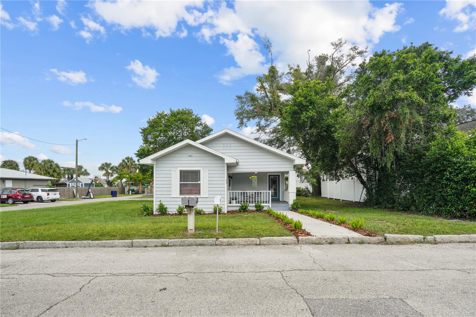 Listing photo id 37 for 402 Emma Street