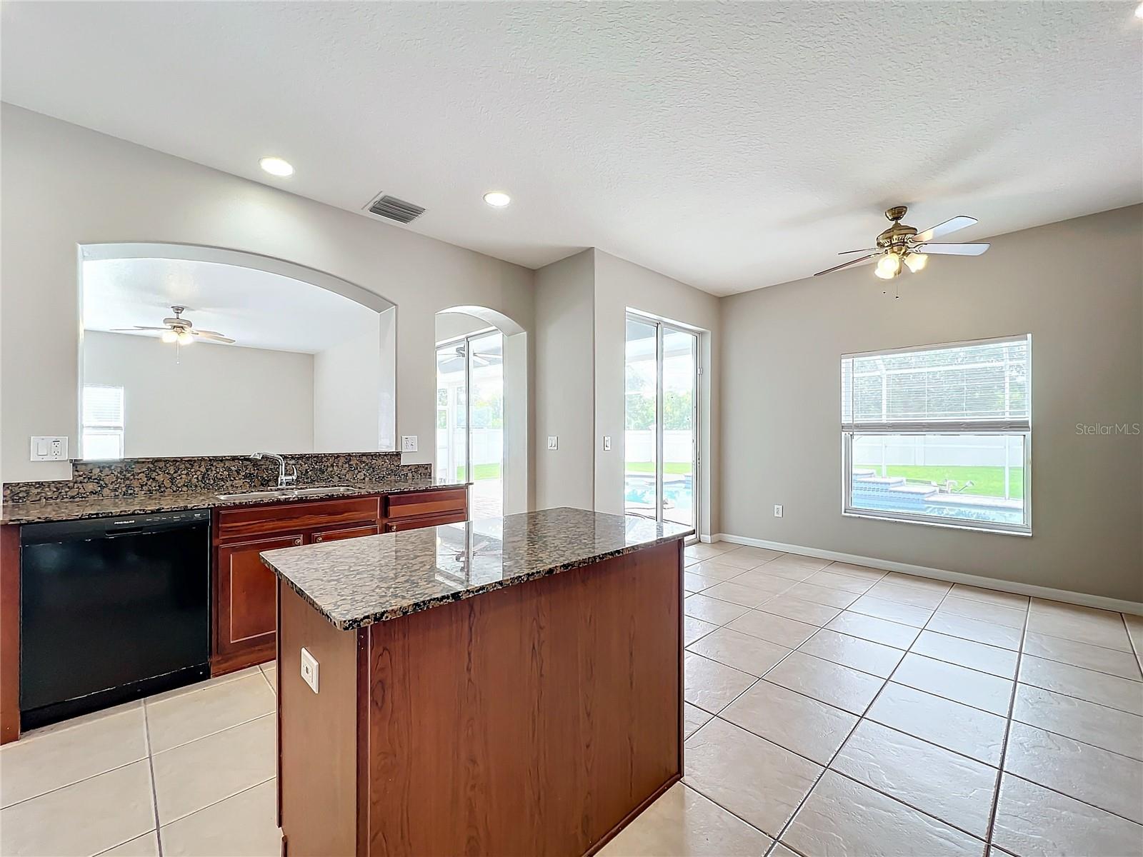 Listing photo id 20 for 11537 Addison Chase Drive