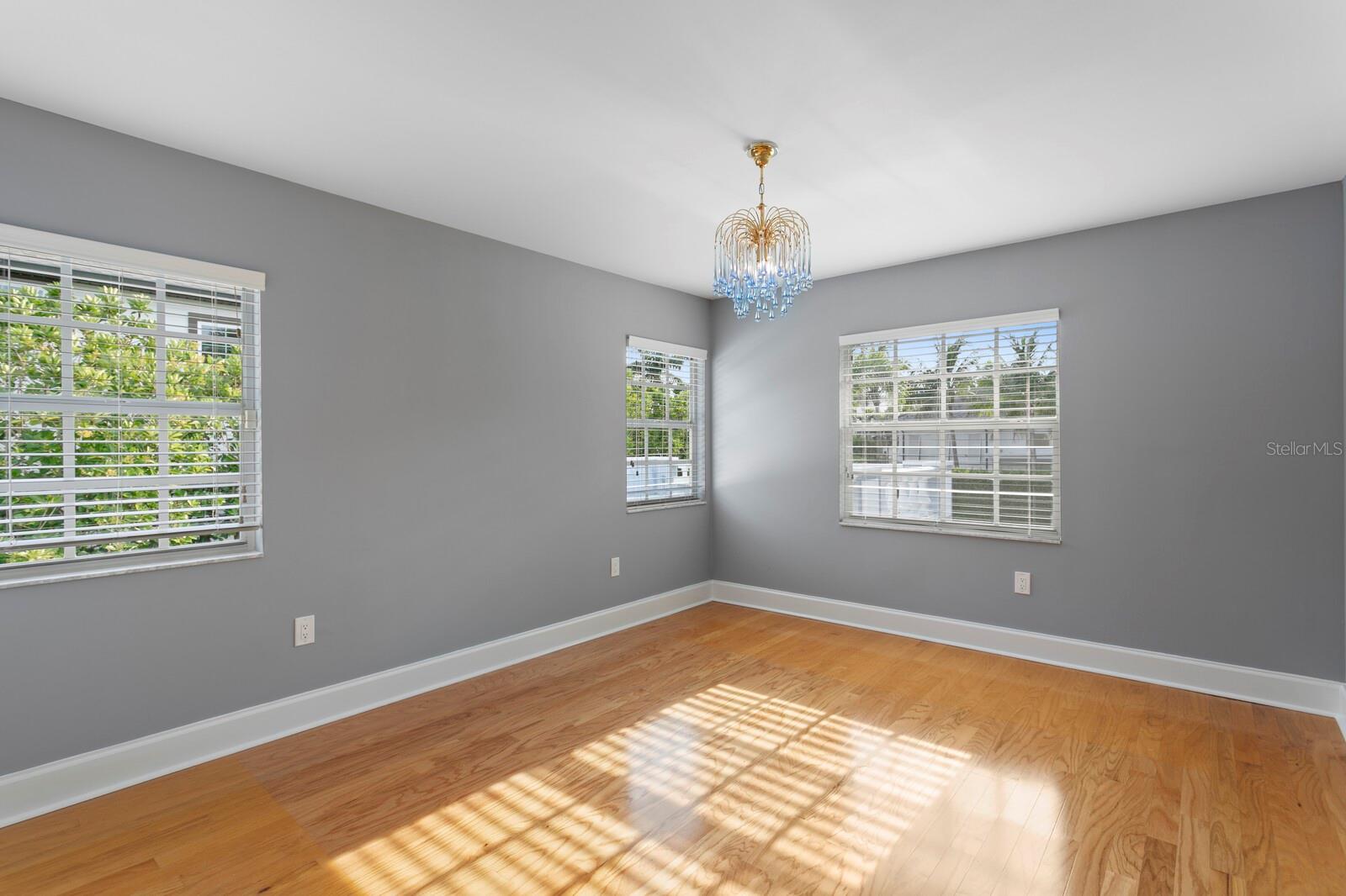 Listing photo id 44 for 45 Adalia Avenue