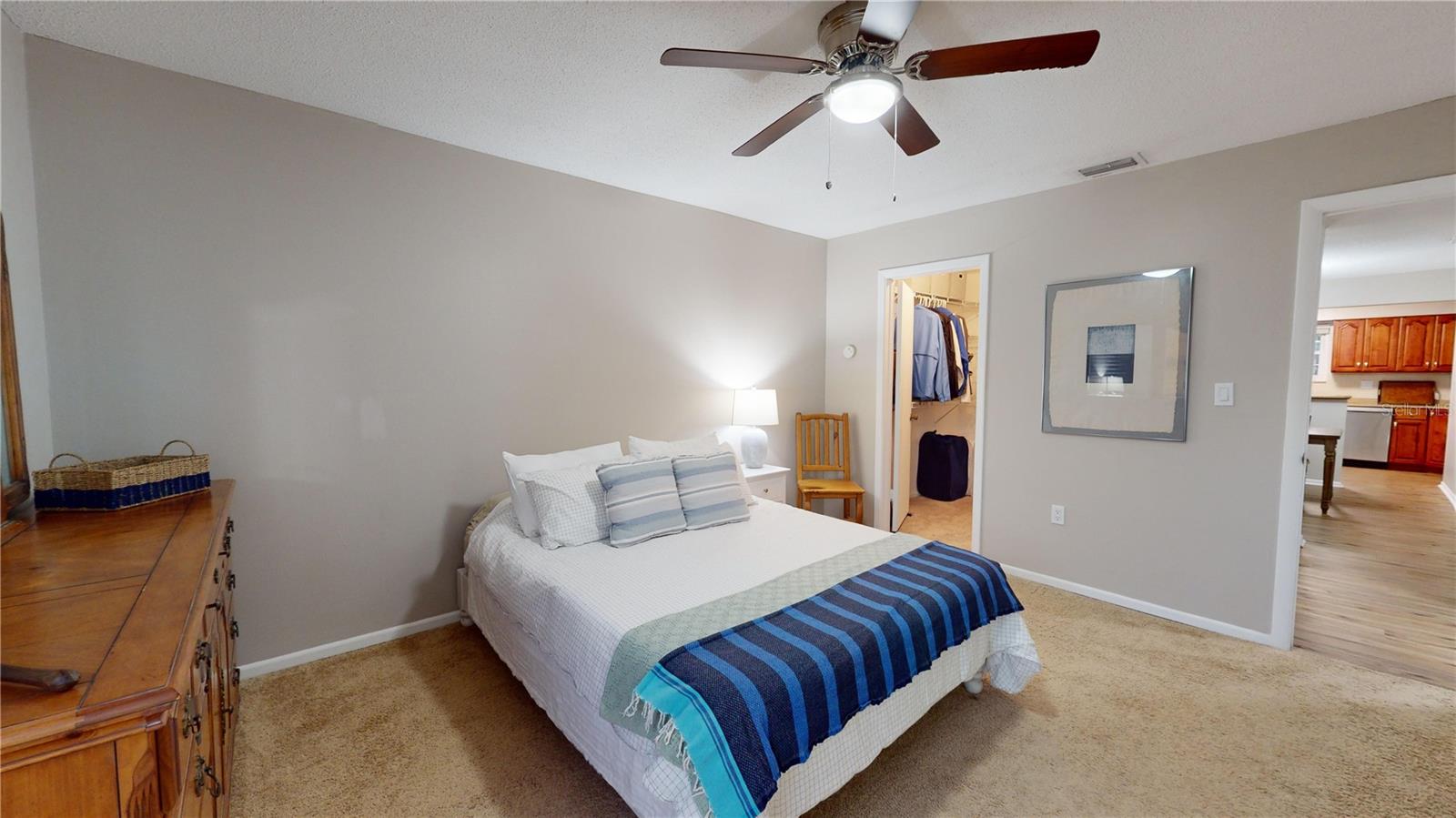 Listing photo id 24 for 3866 37th Street S 47