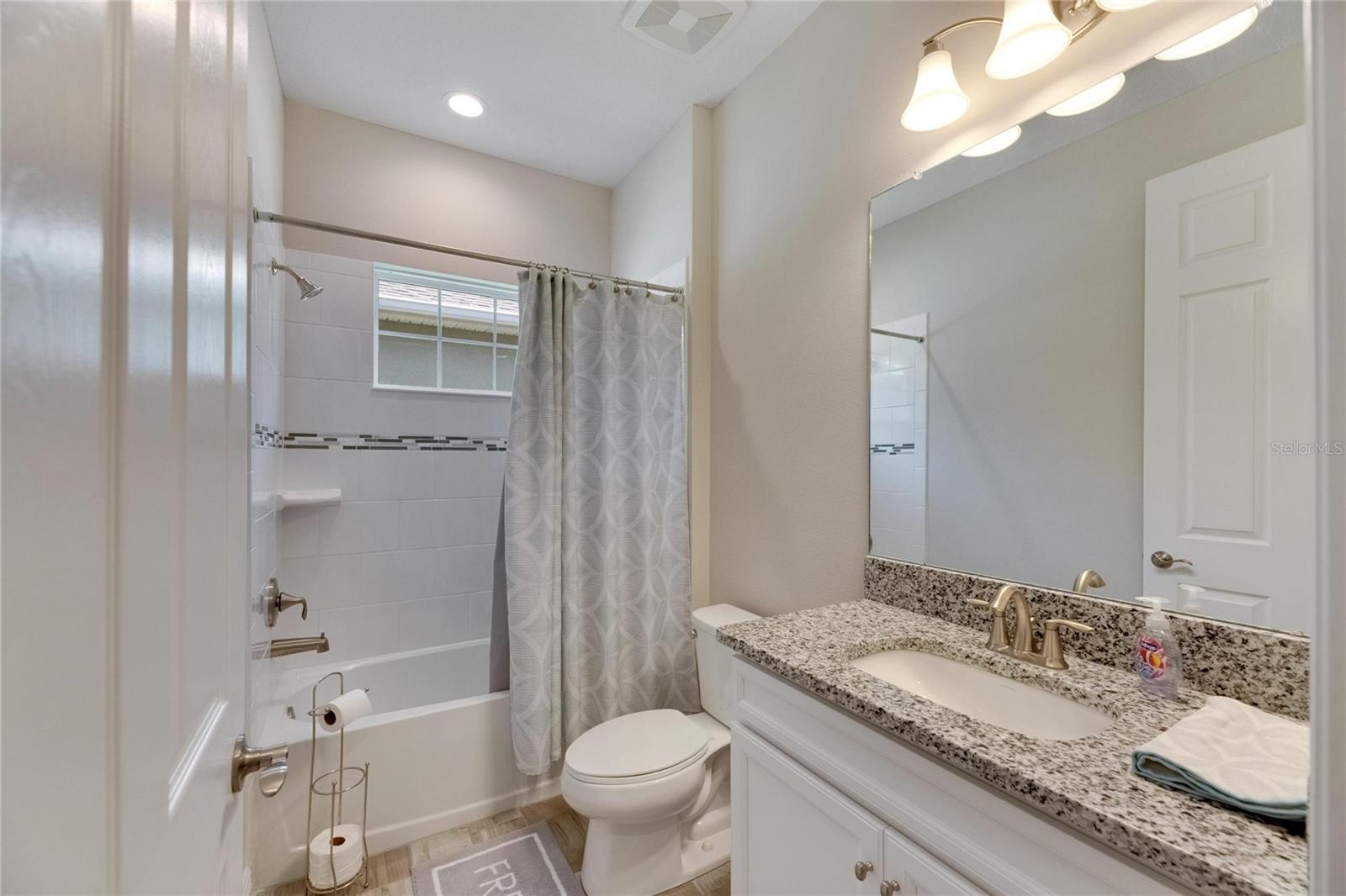 Listing photo id 10 for 5607 Limelight Drive