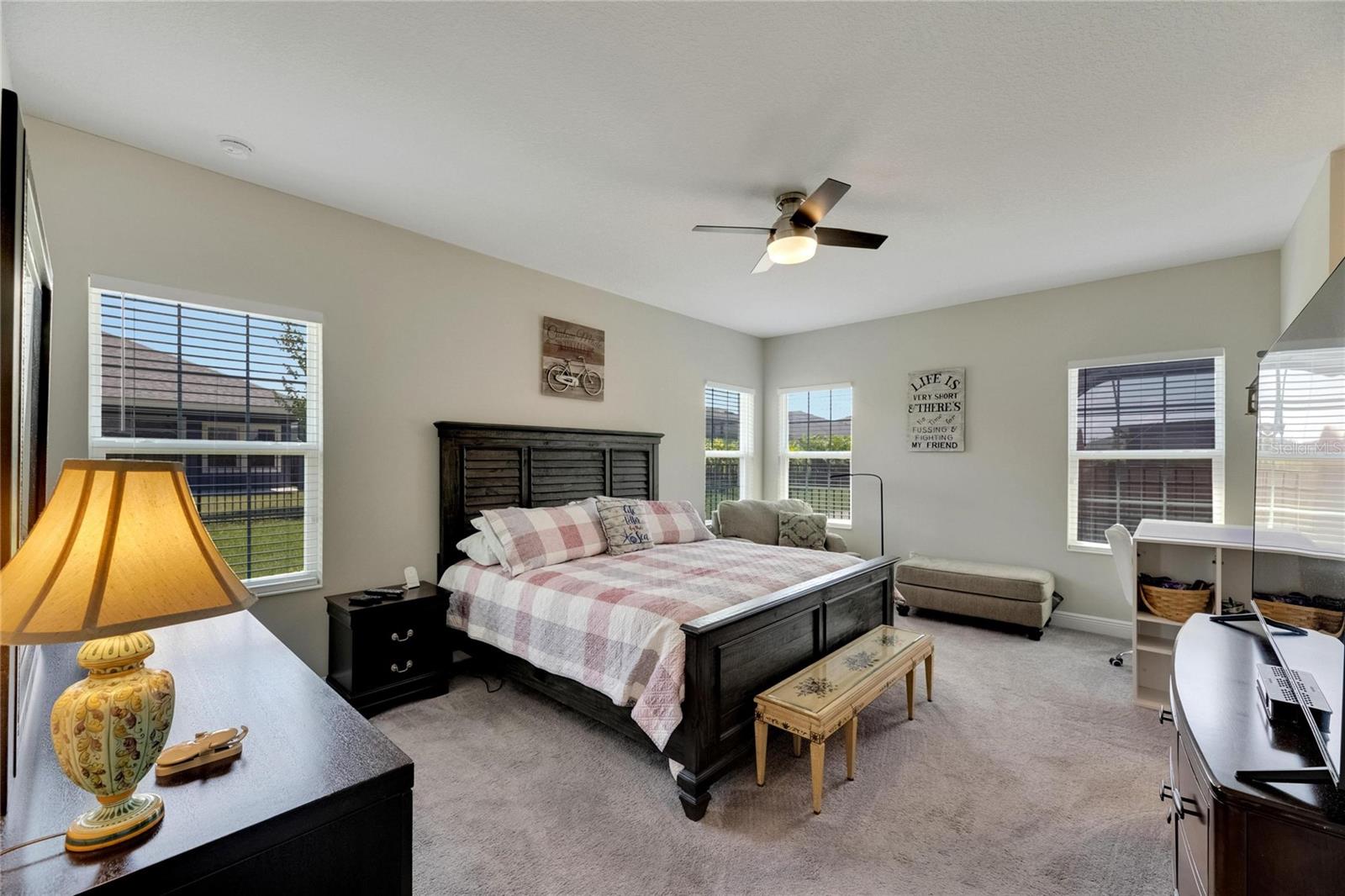 Listing photo id 22 for 5607 Limelight Drive