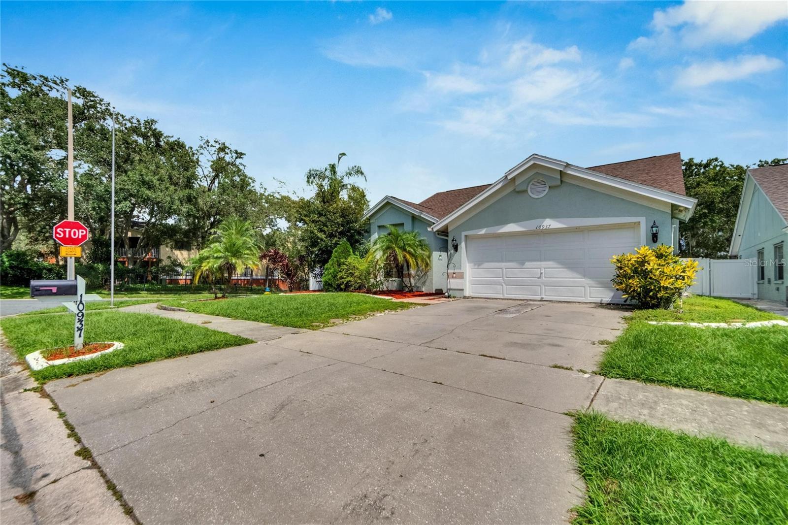 Listing photo id 2 for 10937 Carnelian Lane