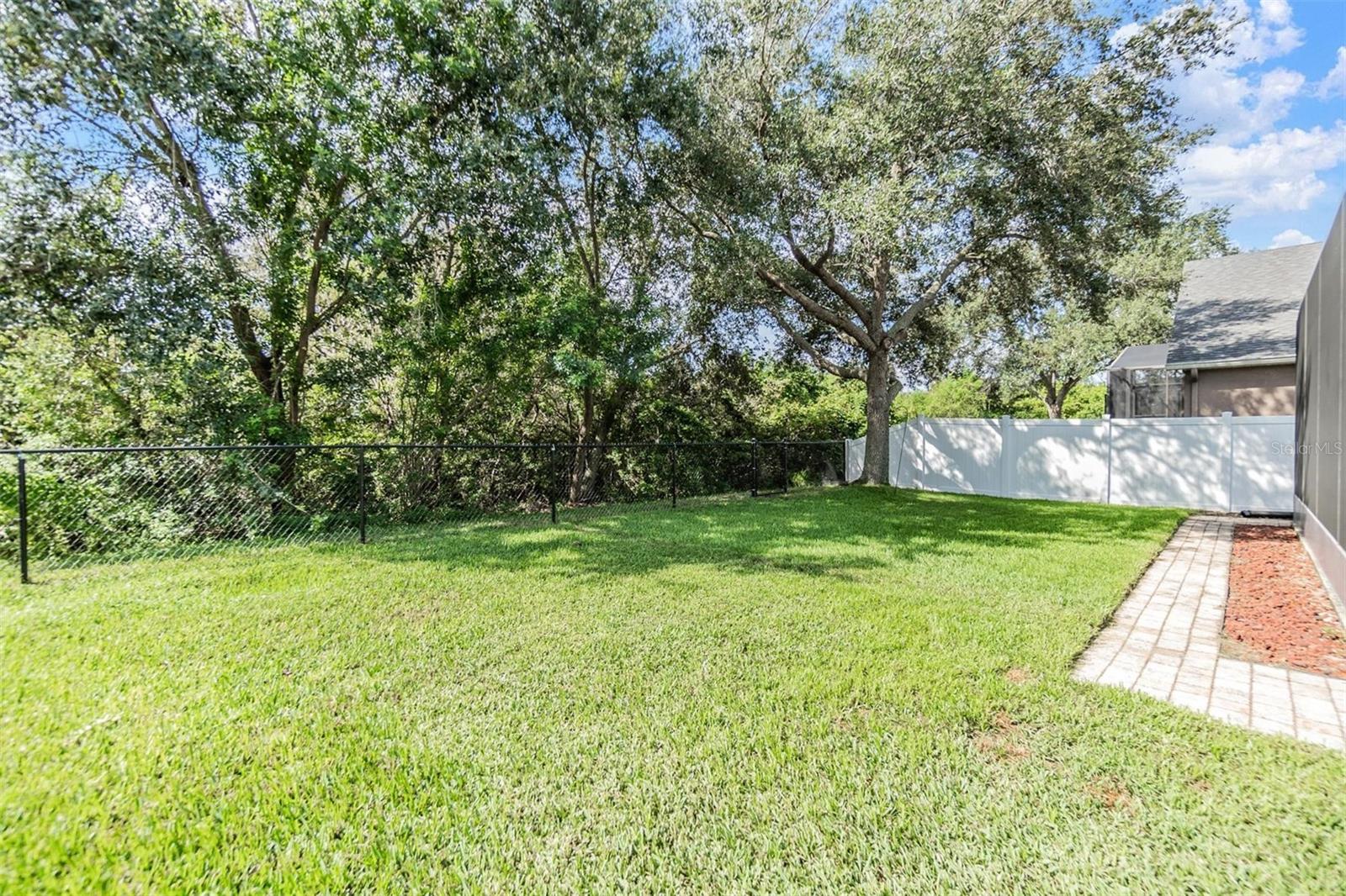 Listing photo id 26 for 10717 Banfield Drive