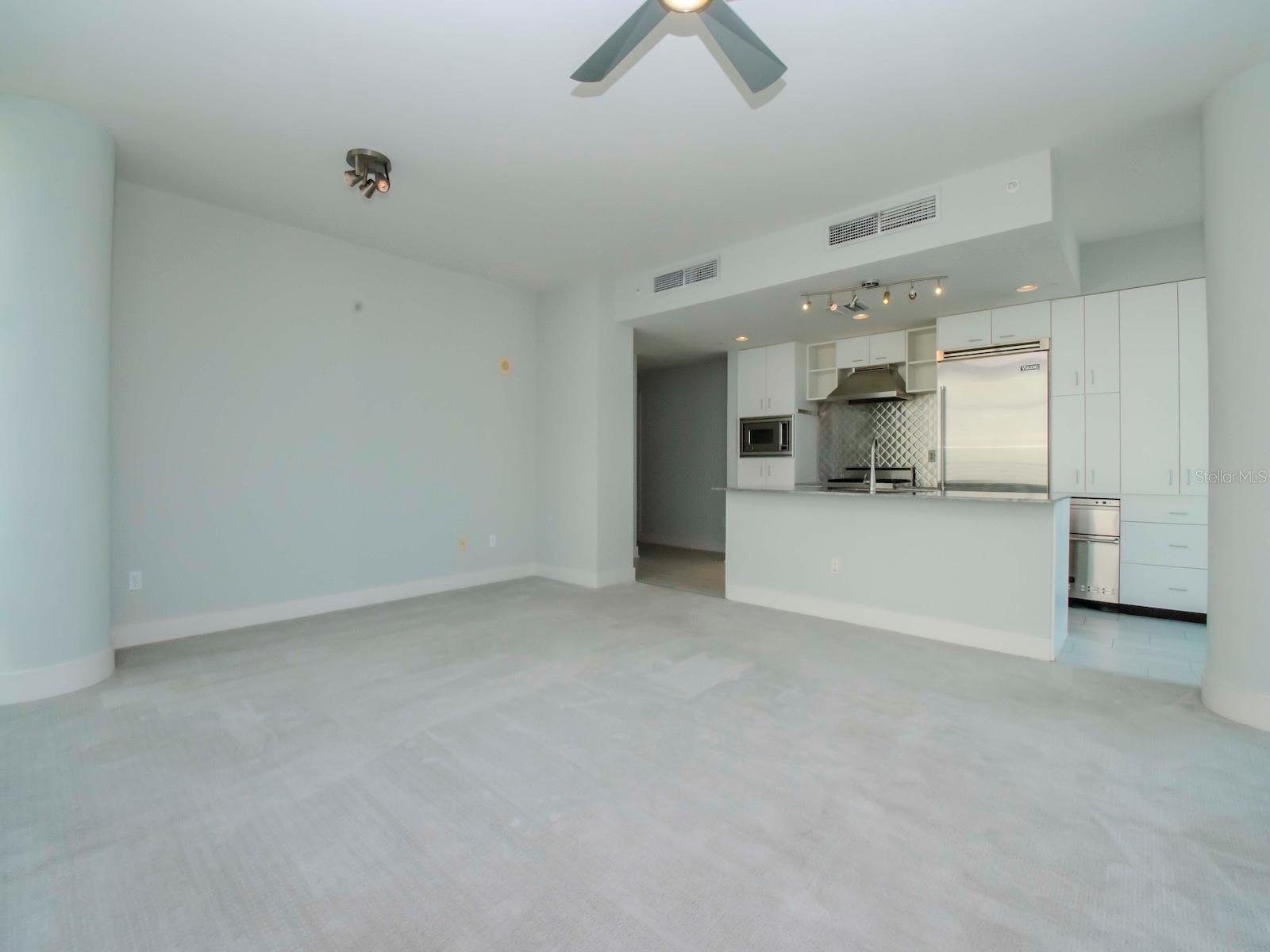 Listing photo id 15 for 1208 Kennedy Boulevard 715