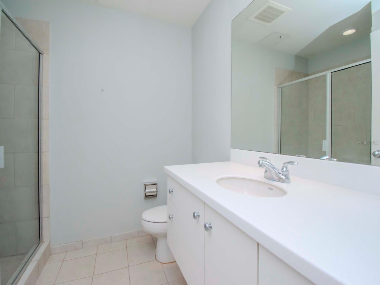 Listing photo id 18 for 1208 Kennedy Boulevard 715