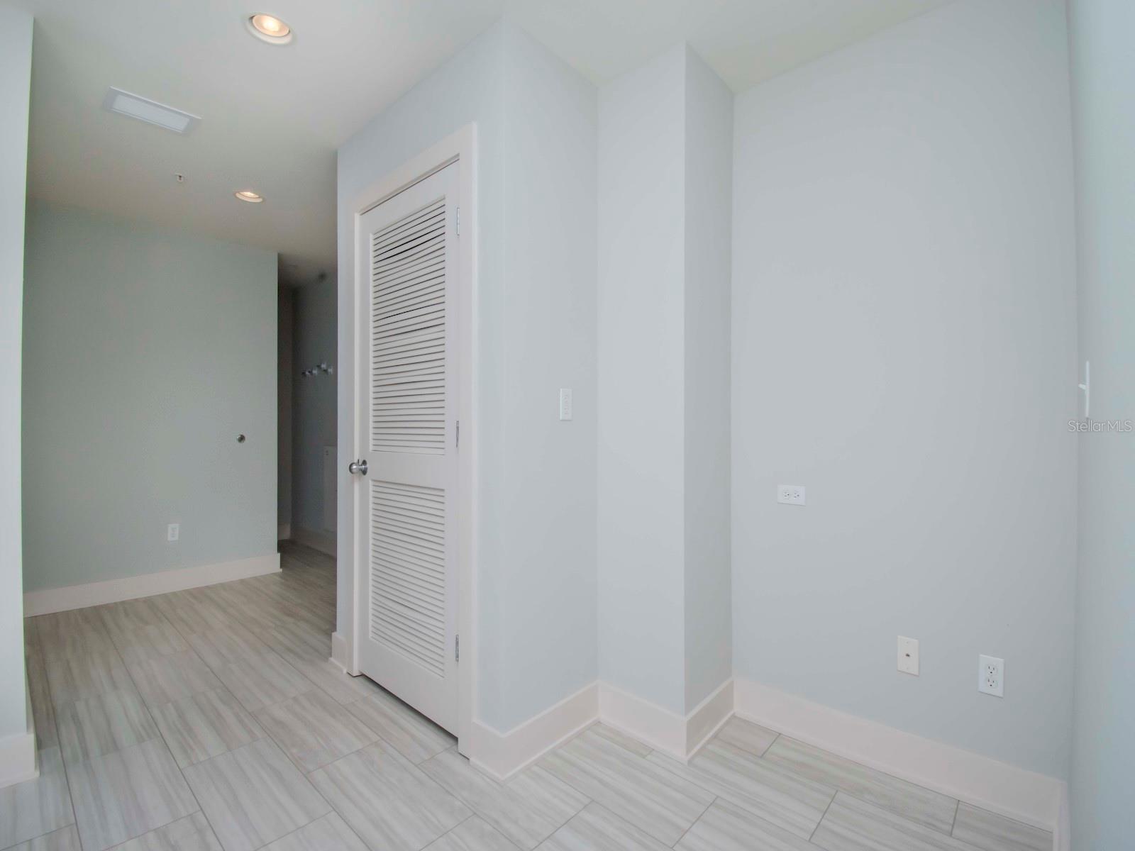 Listing photo id 1 for 1208 Kennedy Boulevard 715