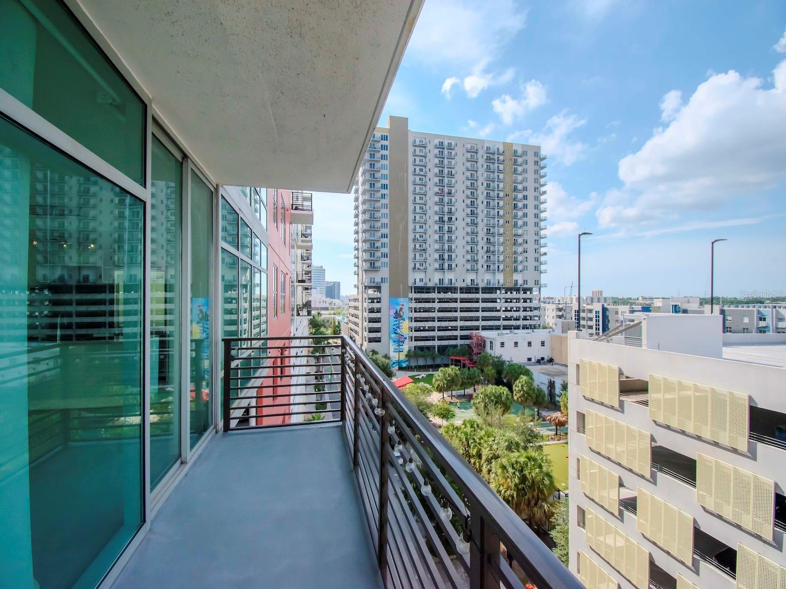 Listing photo id 35 for 1208 Kennedy Boulevard 715