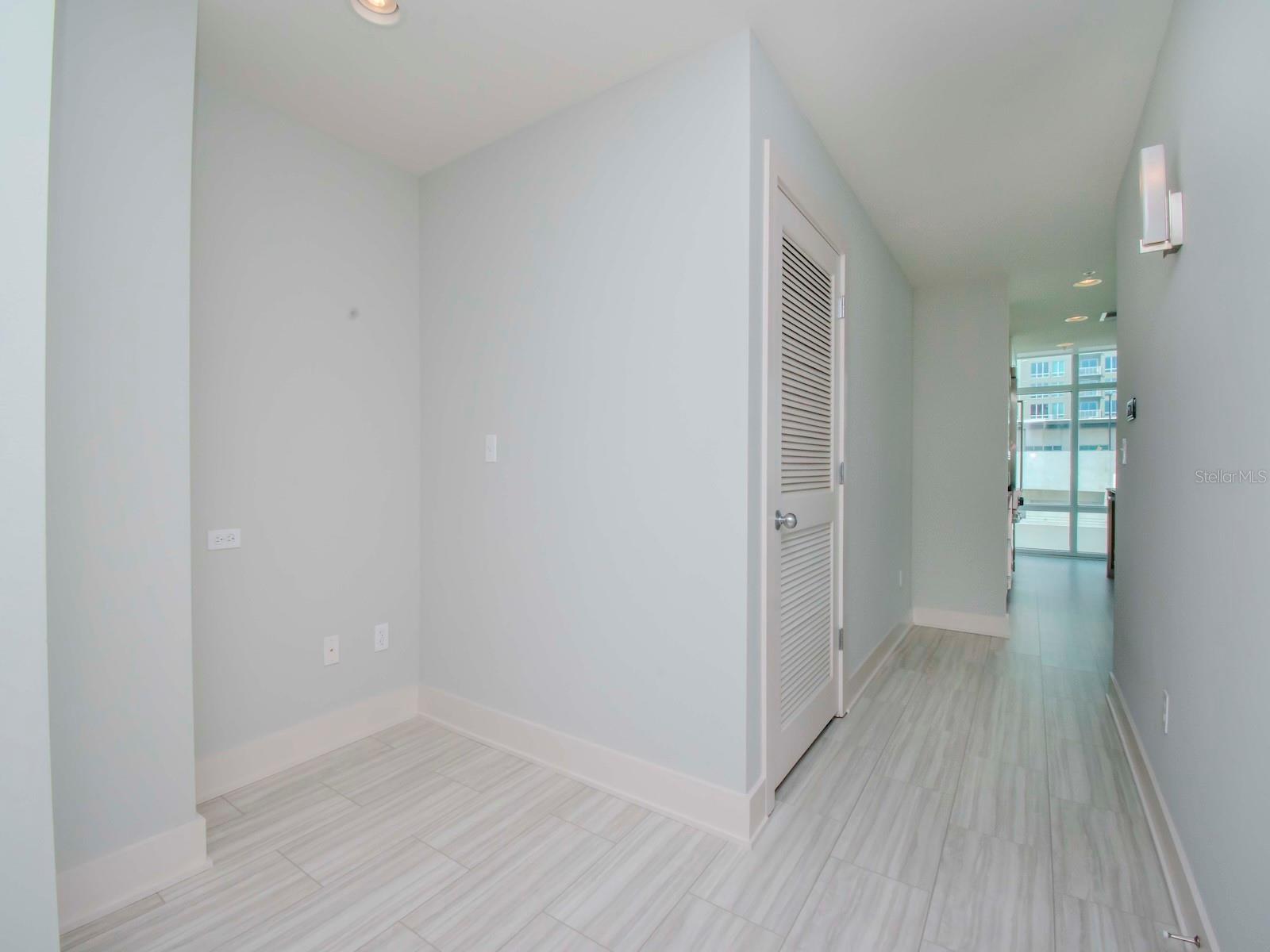 Listing photo id 2 for 1208 Kennedy Boulevard 715