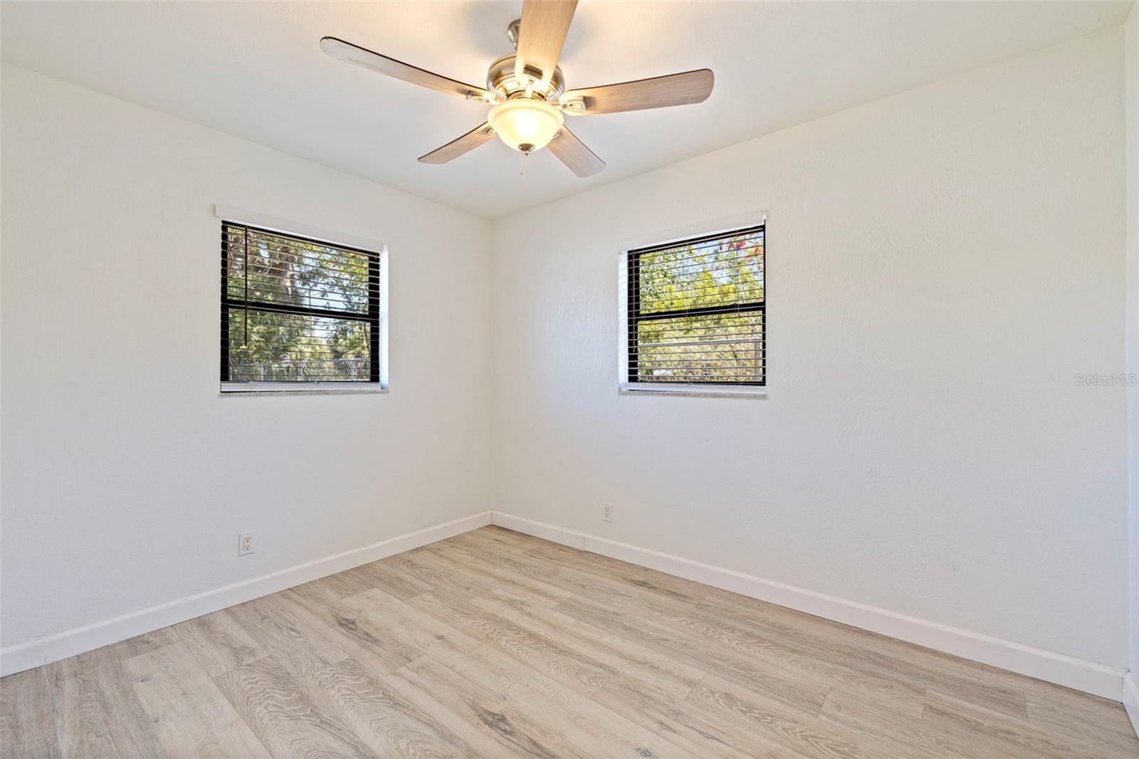 Image 17 of 33 For 231 93rd Avenue N