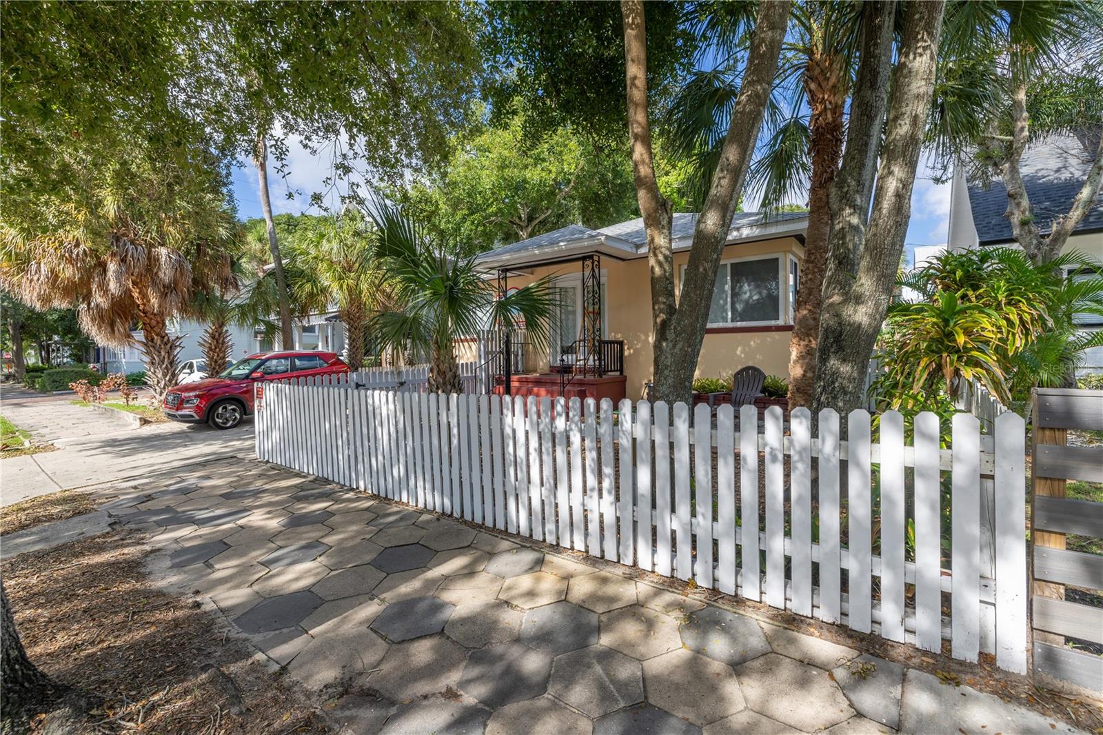 Listing photo id 1 for 548 3rd Street N