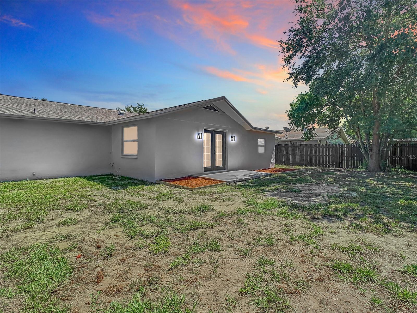 Listing photo id 44 for 8915 Pandora Lane