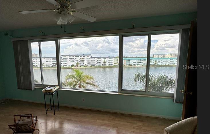 Listing photo id 1 for 6025 Shore Boulevard S 412