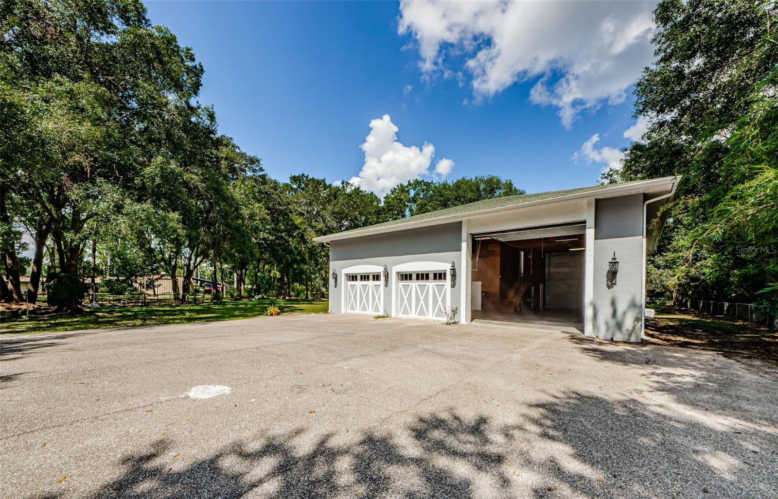 Listing photo id 59 for 5455 Lake Le Clare Road