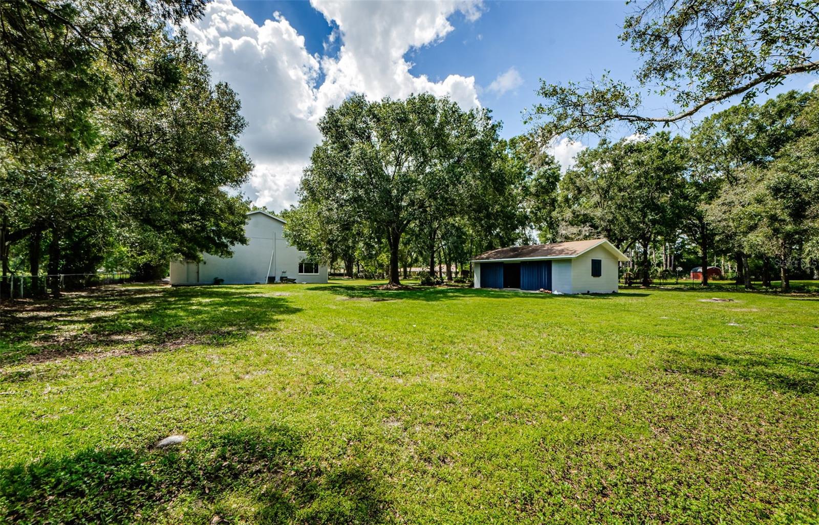 Listing photo id 73 for 5455 Lake Le Clare Road