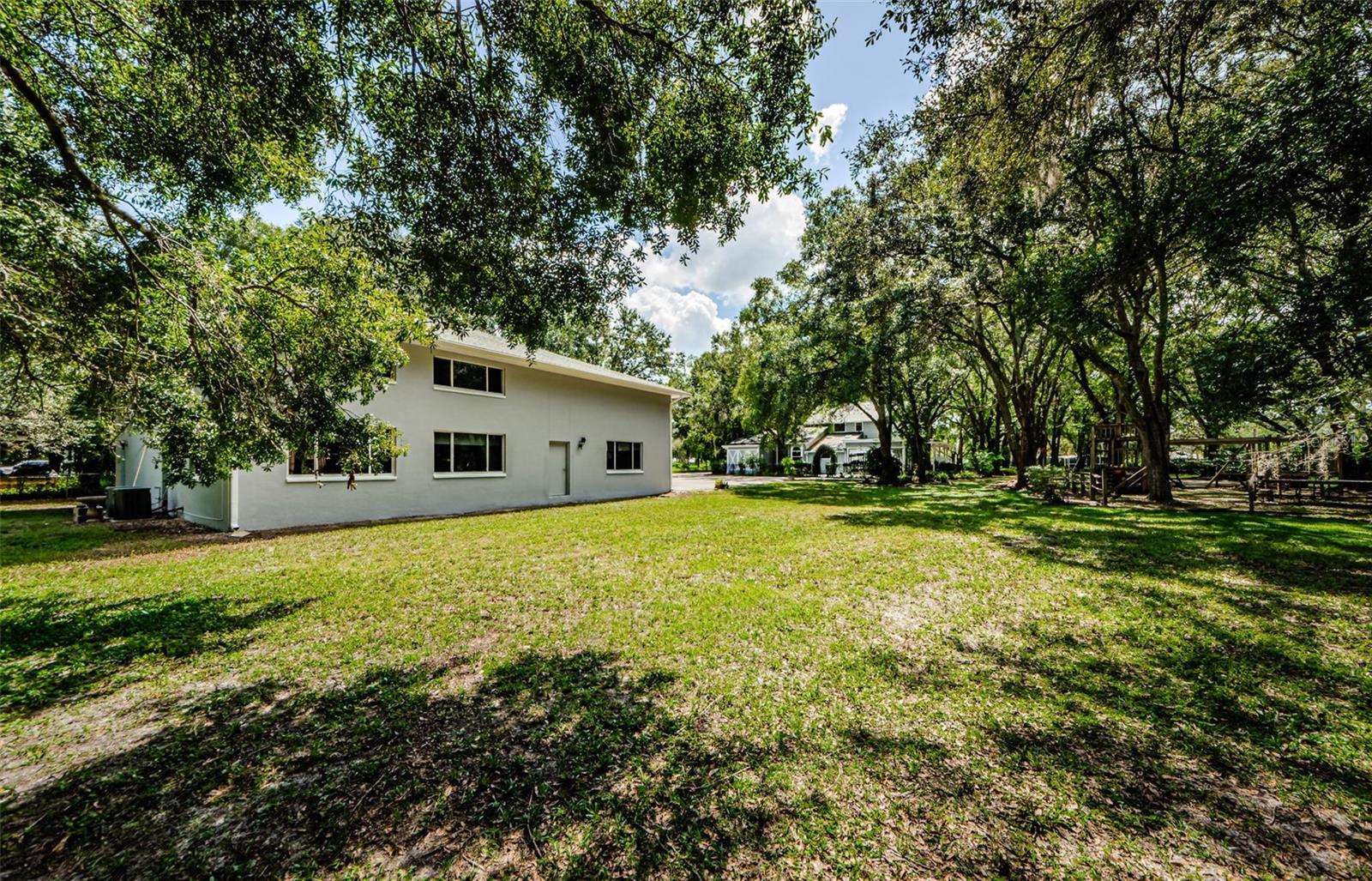 Listing photo id 75 for 5455 Lake Le Clare Road