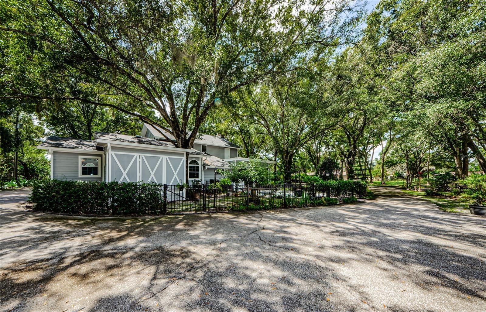 Listing photo id 77 for 5455 Lake Le Clare Road