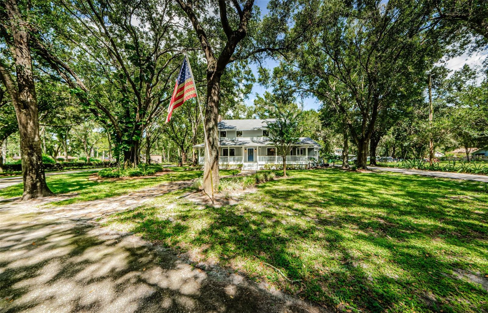 Listing photo id 89 for 5455 Lake Le Clare Road