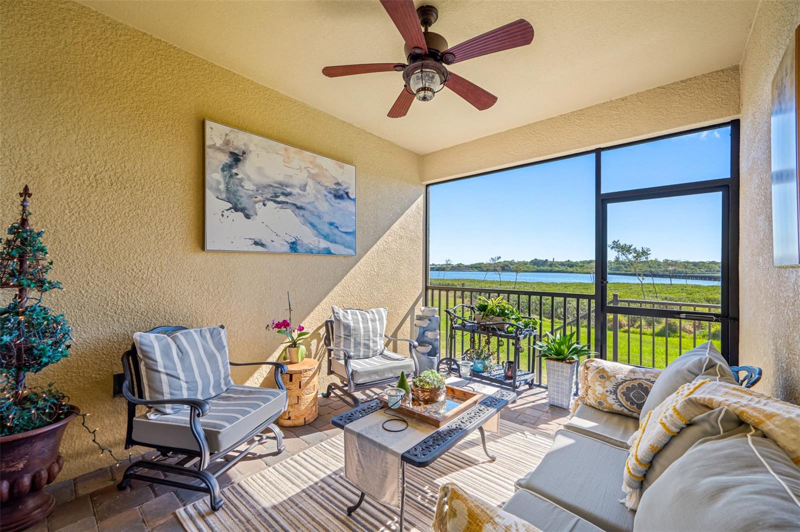 Listing photo id 15 for 9009 Palm Key Avenue