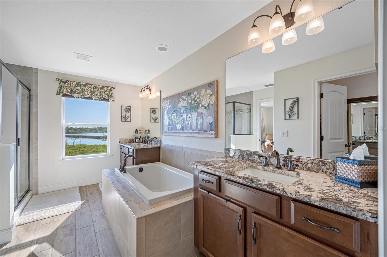 Listing photo id 32 for 9009 Palm Key Avenue