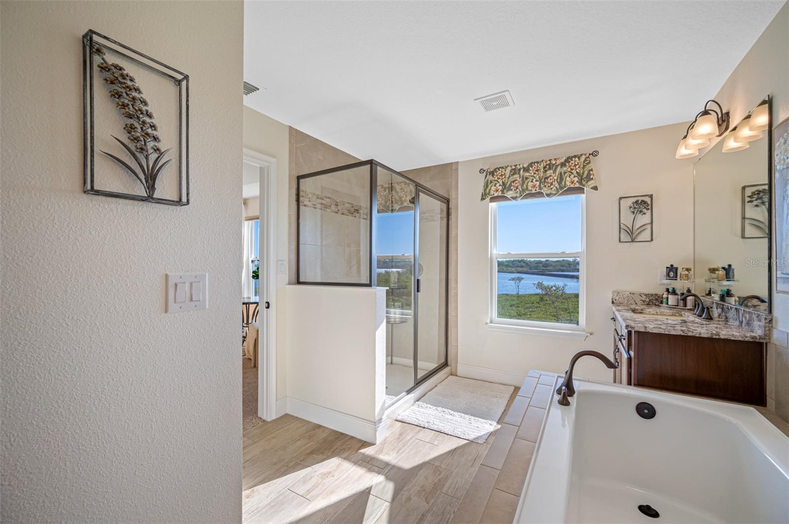 Listing photo id 33 for 9009 Palm Key Avenue