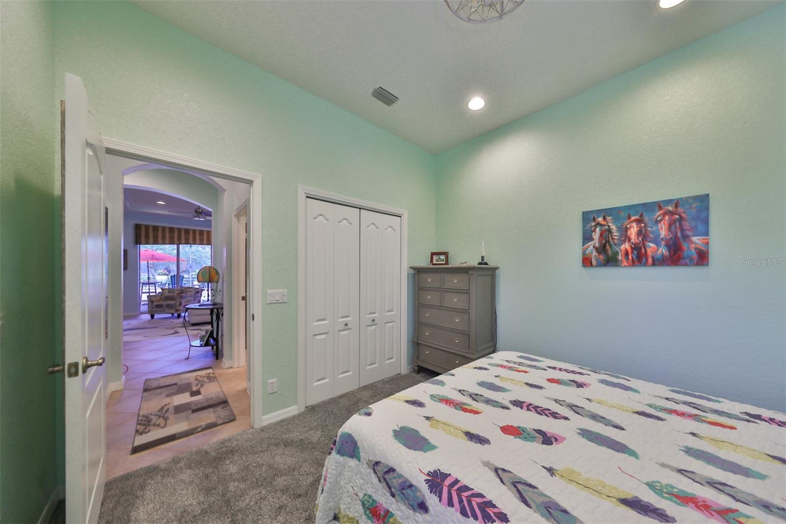 Listing photo id 27 for 921 Regal Manor Way