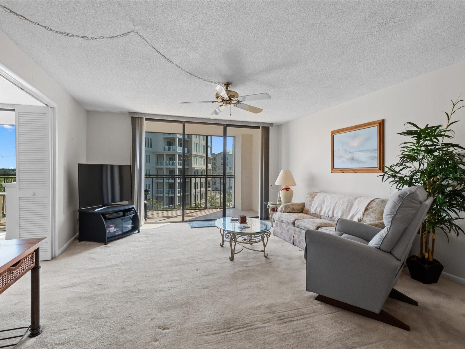 Listing photo id 8 for 220 Belleview Boulevard 702