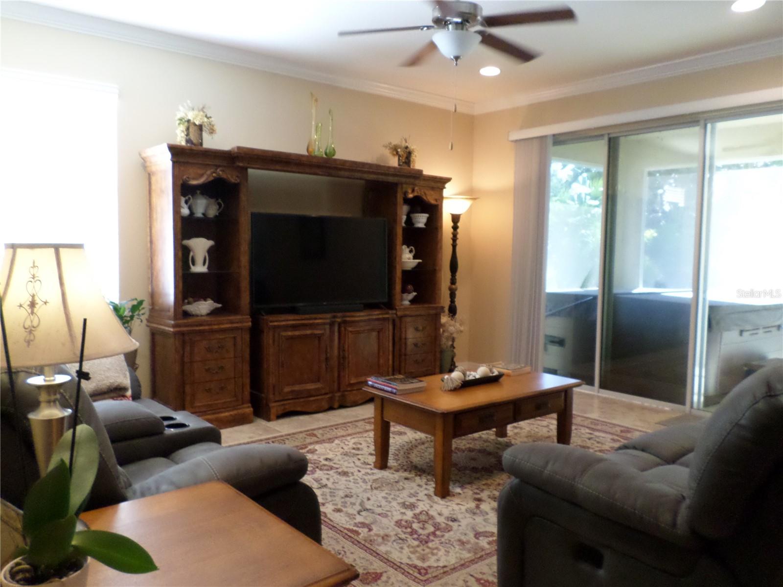 Listing photo id 19 for 2387 Bartolo Drive