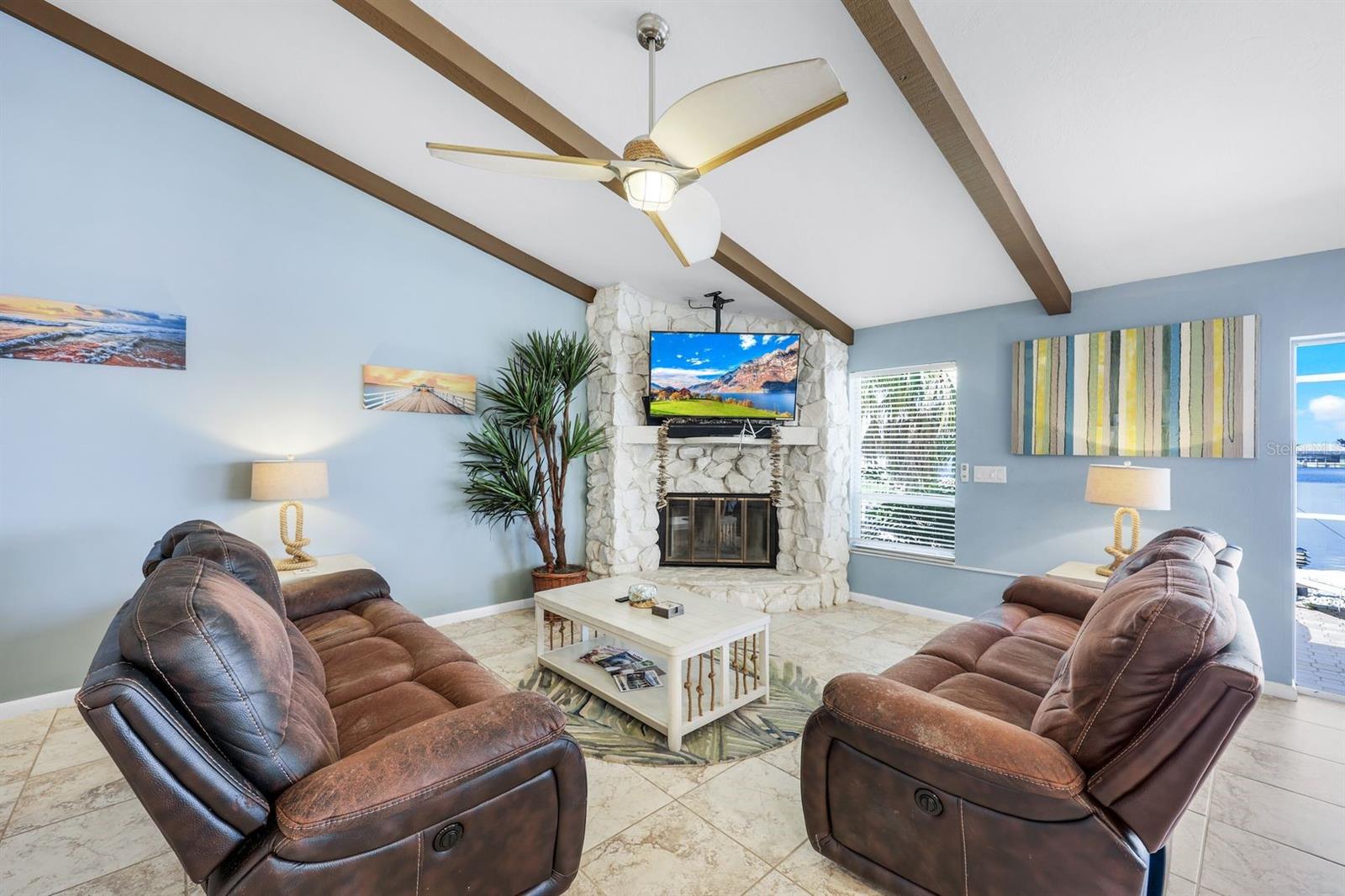 Image 19 of 42 For 719 El Dorado Parkway W