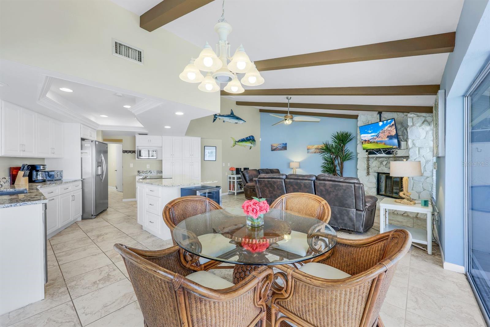 Image 22 of 42 For 719 El Dorado Parkway W