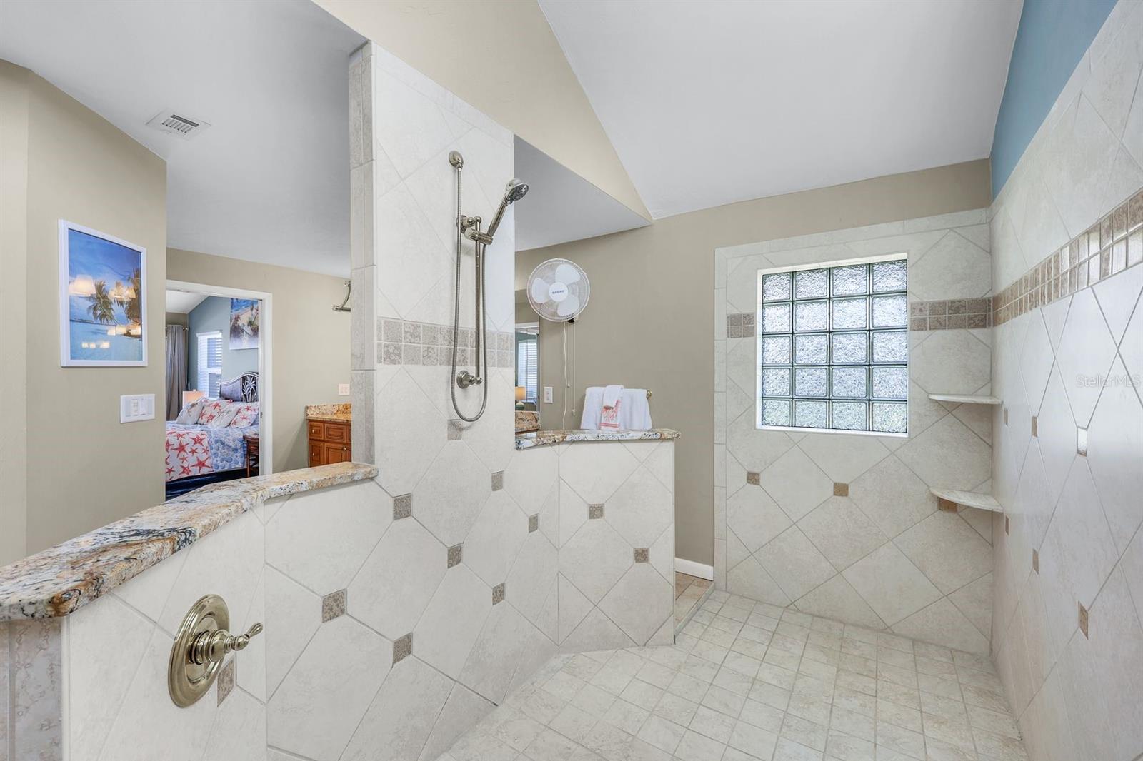Image 28 of 42 For 719 El Dorado Parkway W