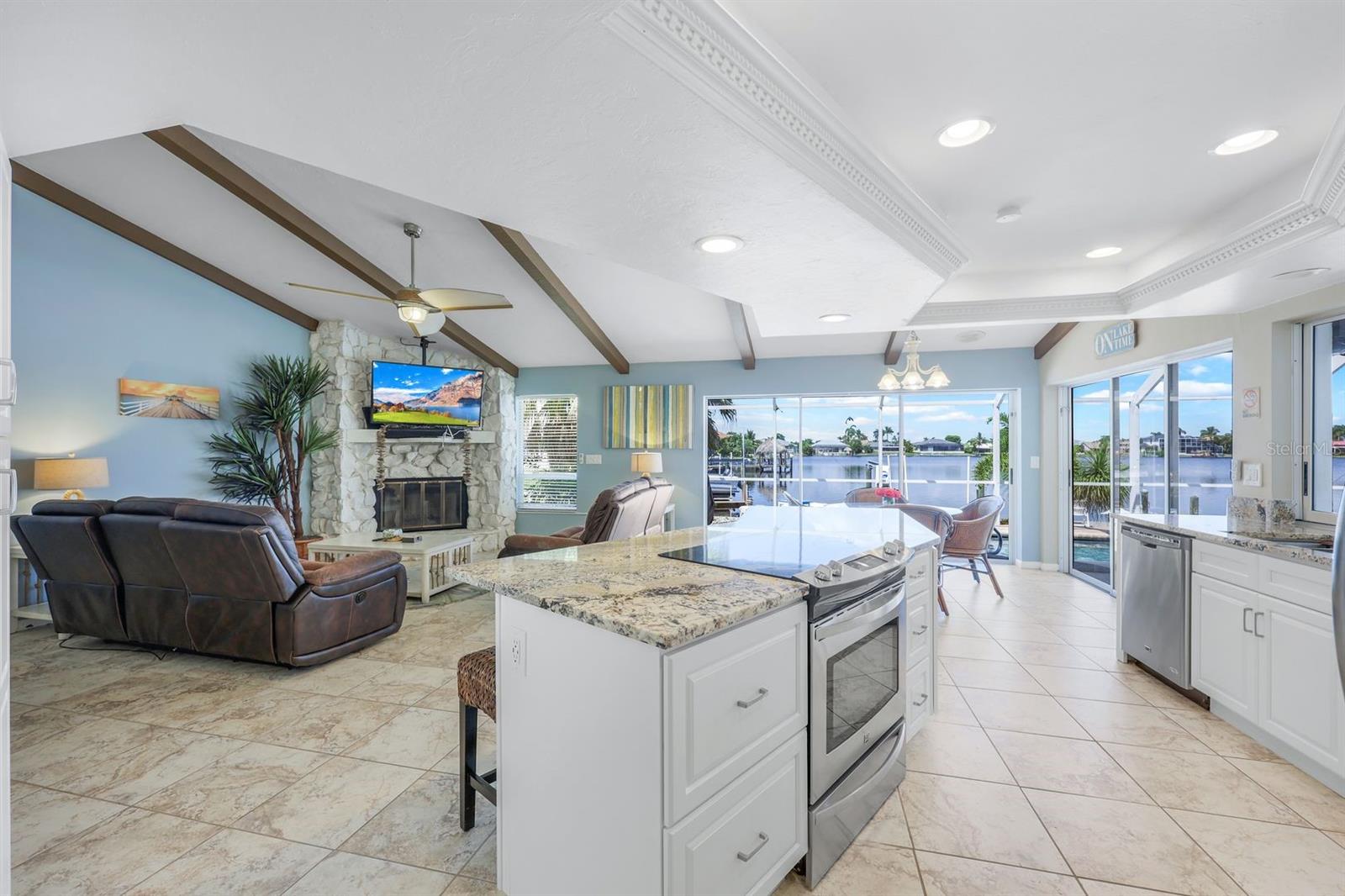 Image 4 of 42 For 719 El Dorado Parkway W