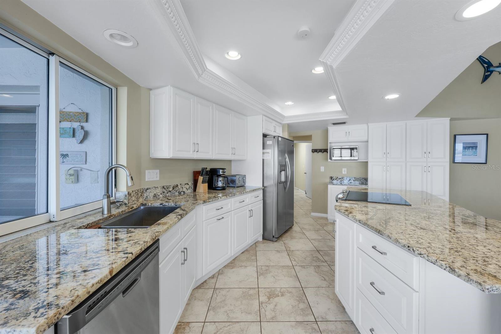 Image 5 of 42 For 719 El Dorado Parkway W