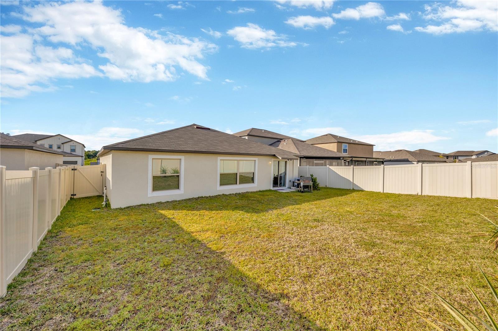 Listing photo id 2 for 9433 Channing Hill Drive