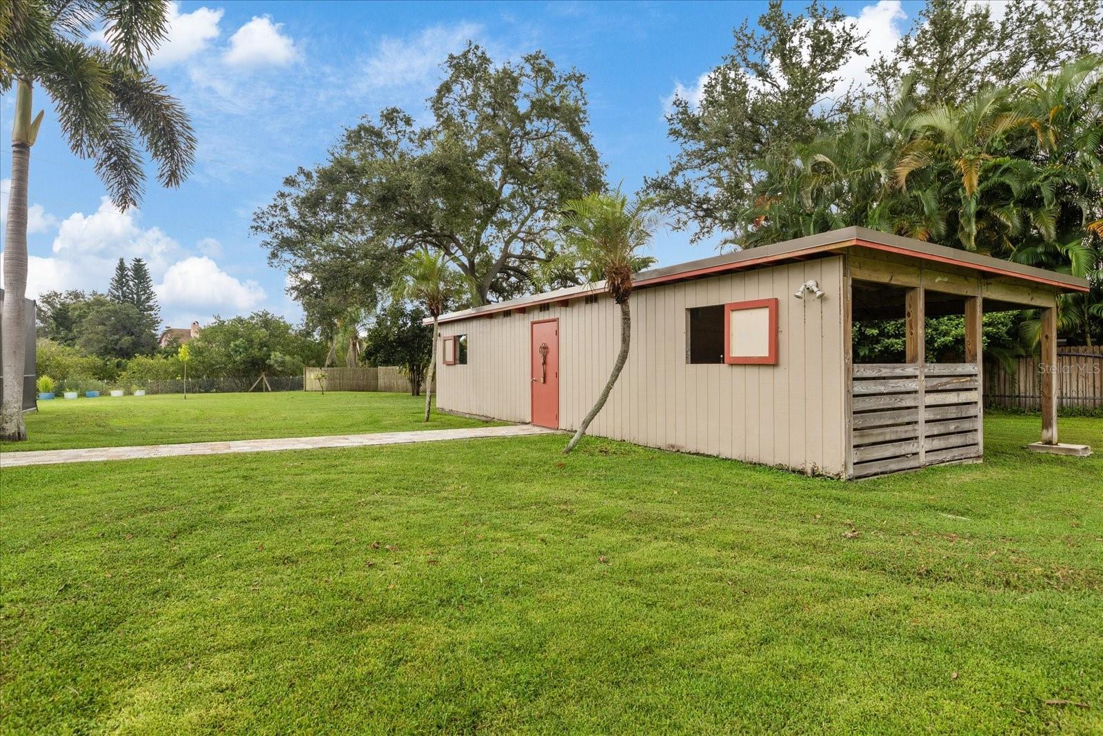 Listing photo id 47 for 1875 Belleair Road