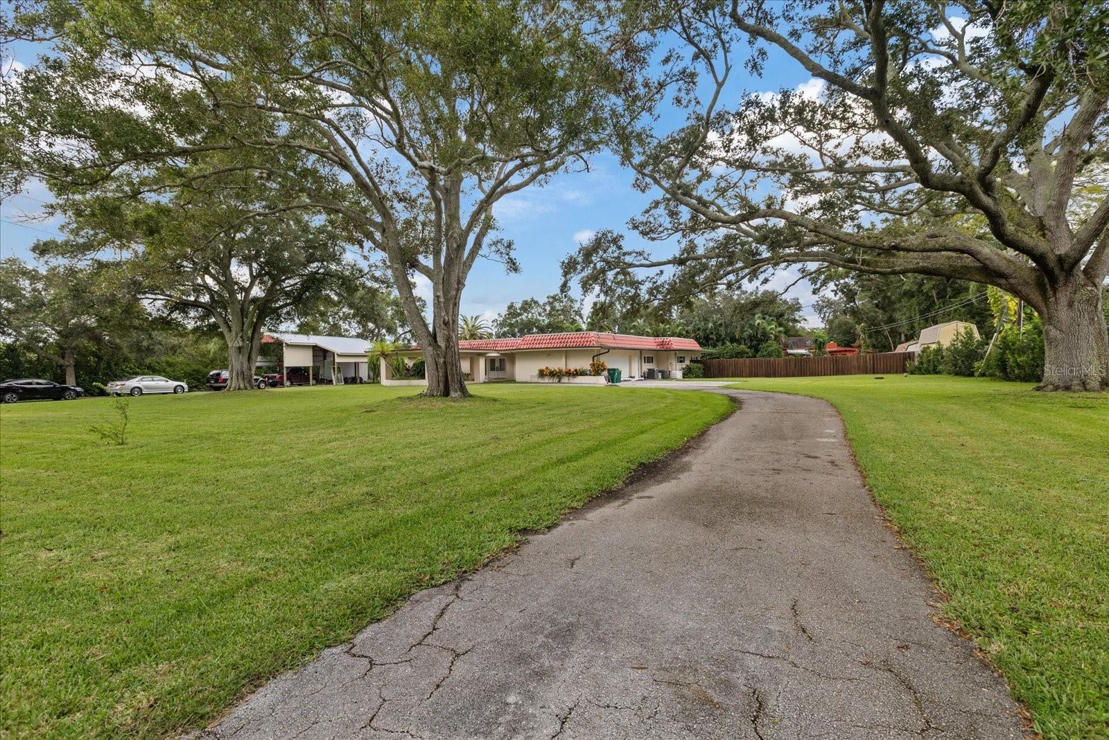 Listing photo id 48 for 1875 Belleair Road