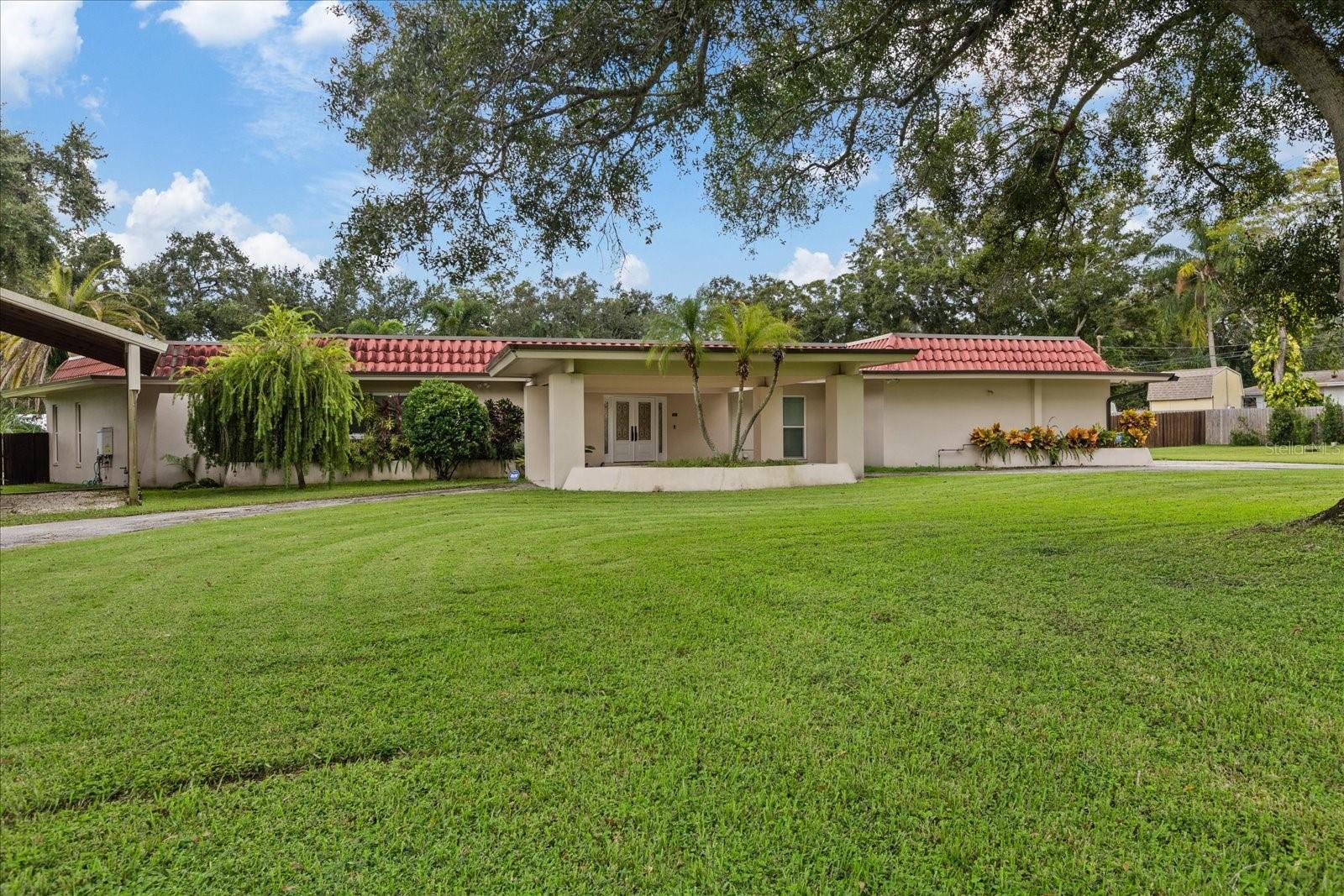 Listing photo id 50 for 1875 Belleair Road