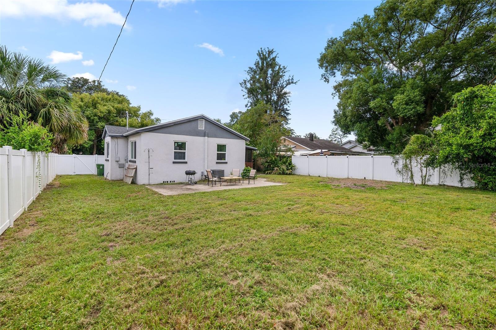 Listing photo id 27 for 1310 Sligh Avenue