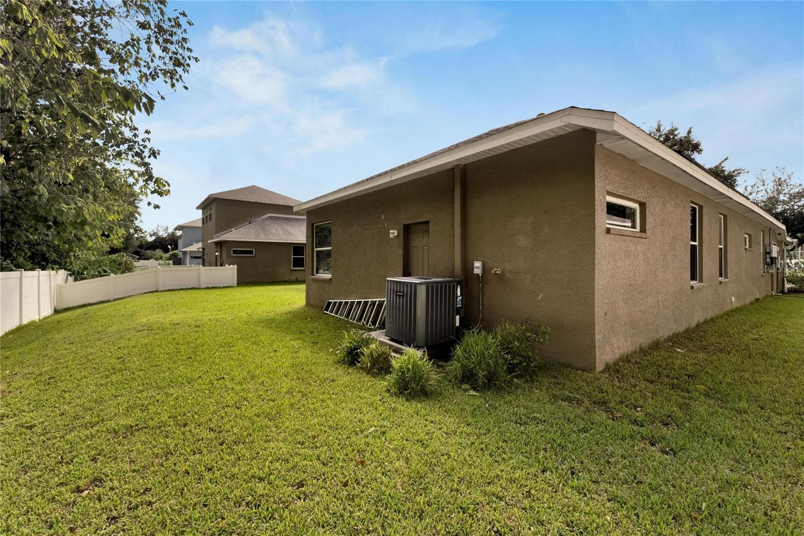 Listing photo id 65 for 1926 Rutherford Drive