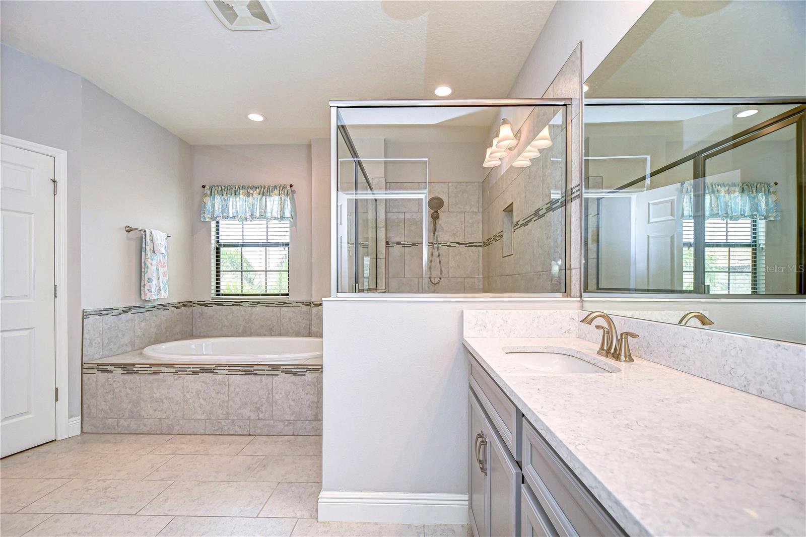 Listing photo id 17 for 11227 Hawks Fern Drive