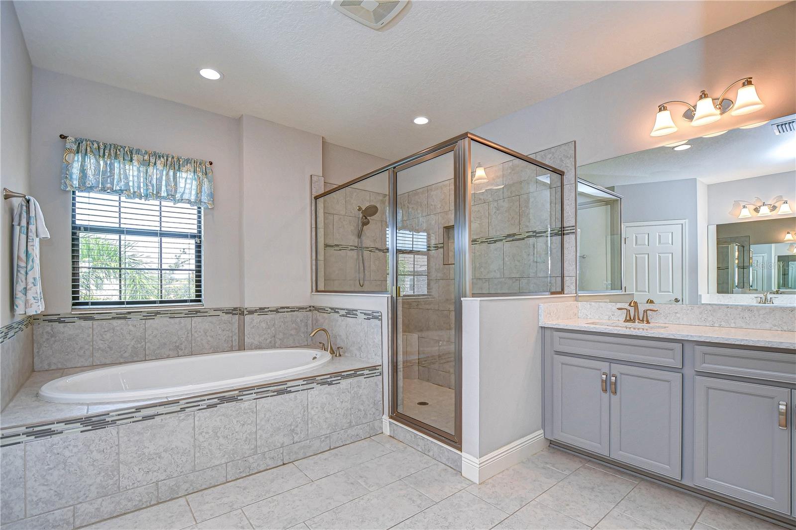 Listing photo id 18 for 11227 Hawks Fern Drive