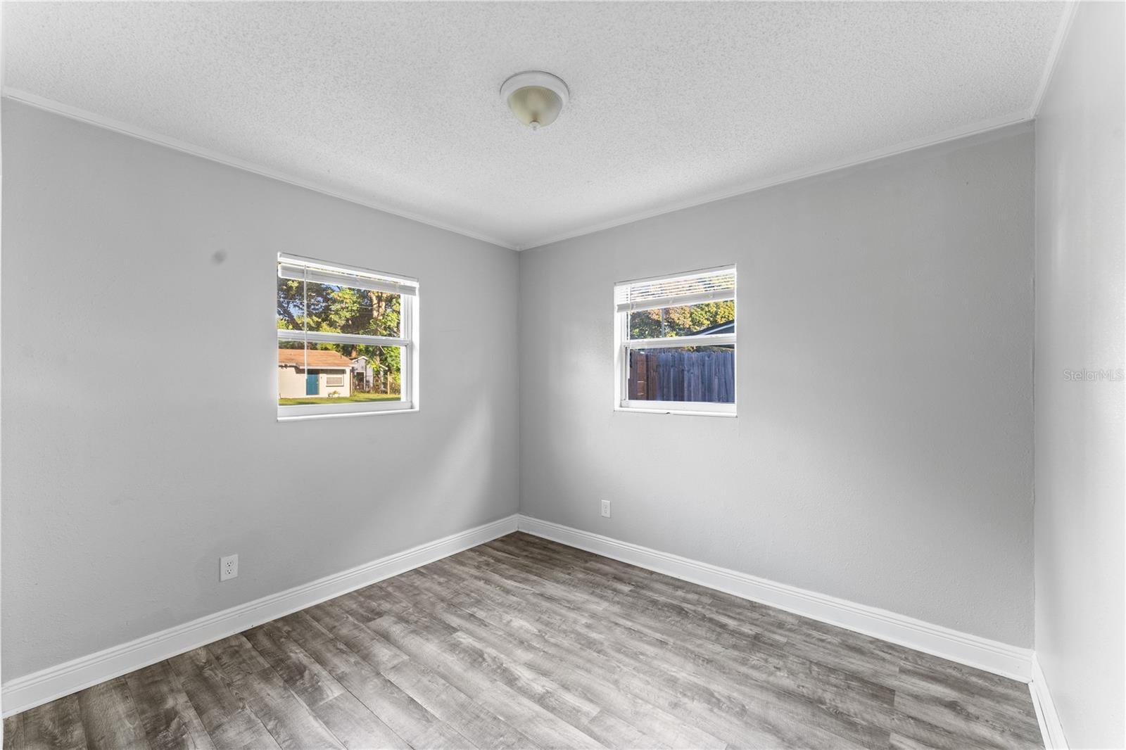 Listing photo id 18 for 9407 15th Street