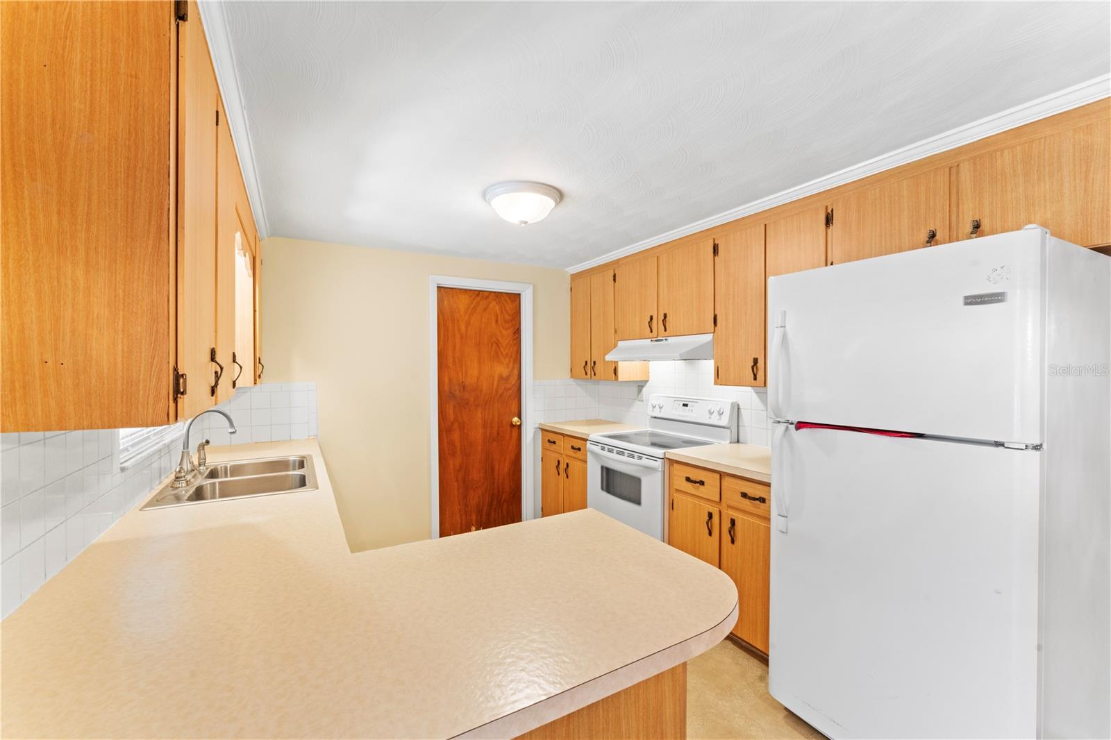 Listing photo id 10 for 5824 11th Street