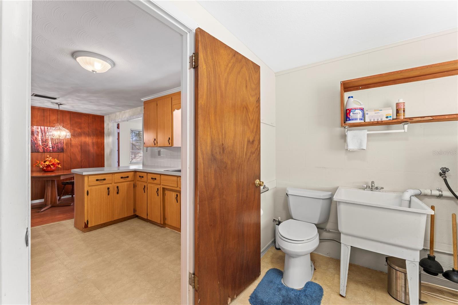 Listing photo id 21 for 5824 11th Street