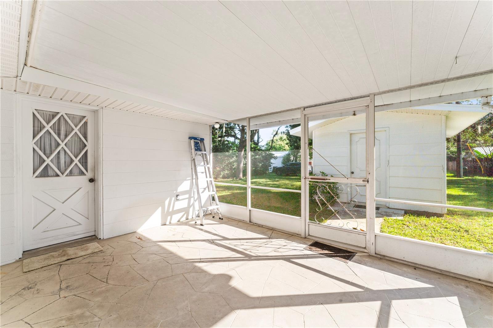 Listing photo id 23 for 5824 11th Street