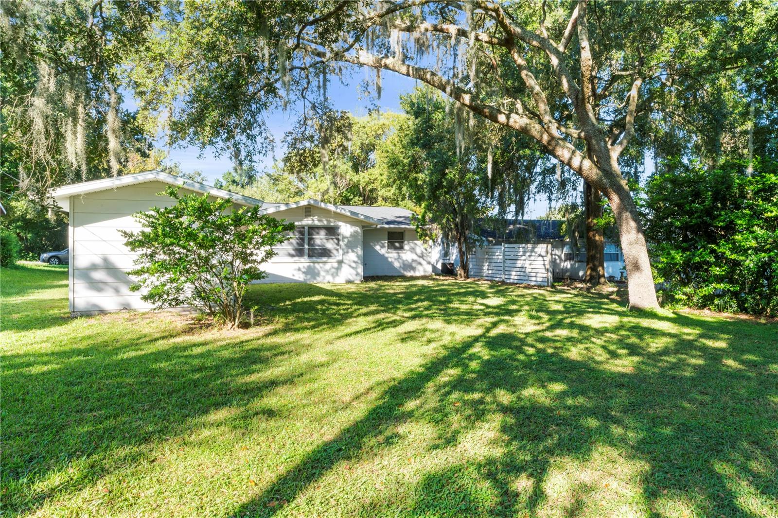 Listing photo id 2 for 5824 11th Street